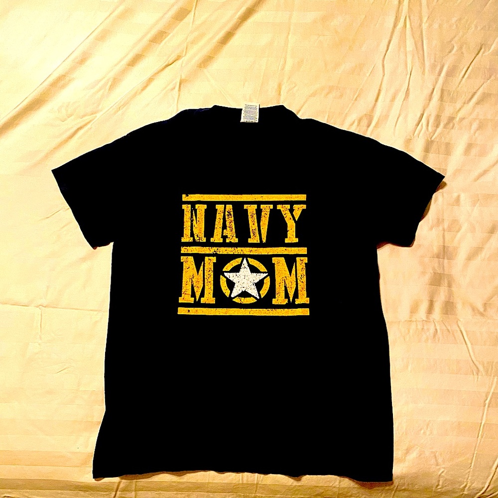 Navy mom t-shirt in medium. 100% preshrunk cotton. Navy color and only wore once
